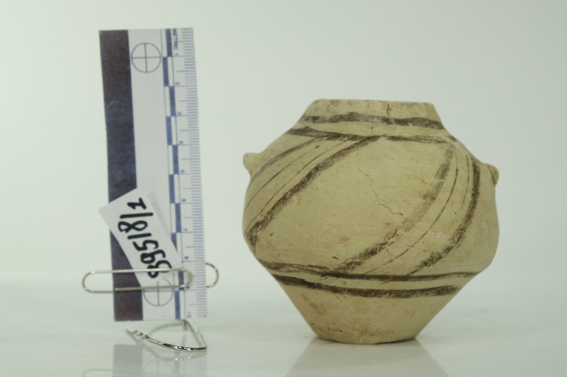 Мініатюрна посудина з кришкою