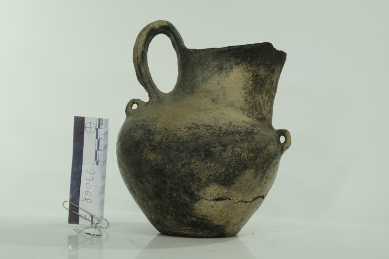 Ліпний аскоподібний глечик