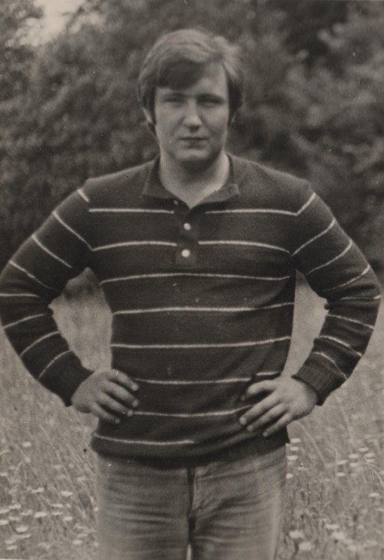 Фотографія. В. Івасюк на галявині. 1977 рік.