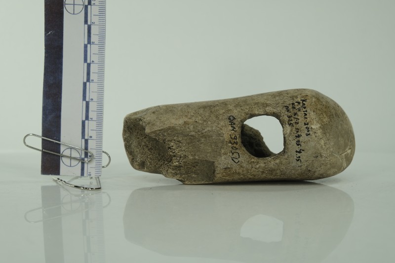 Сокира-молот з рога