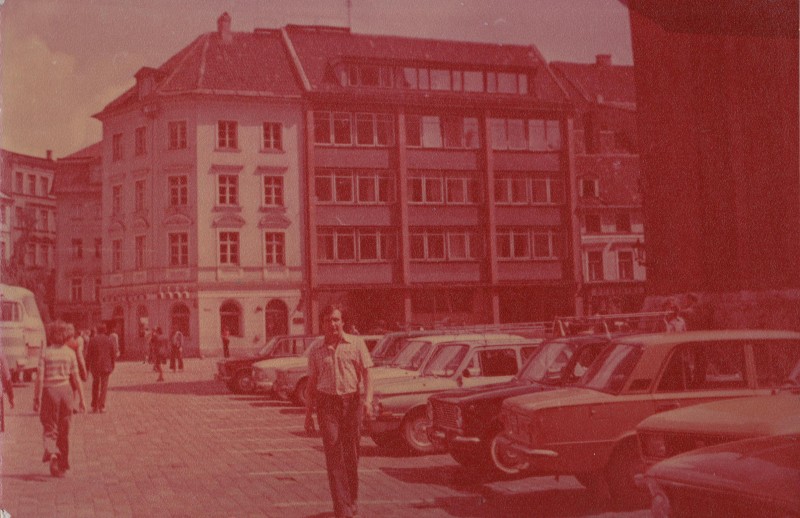 Фотографія. В. Івасюк йде площею. Рига. Липень 1978 року.