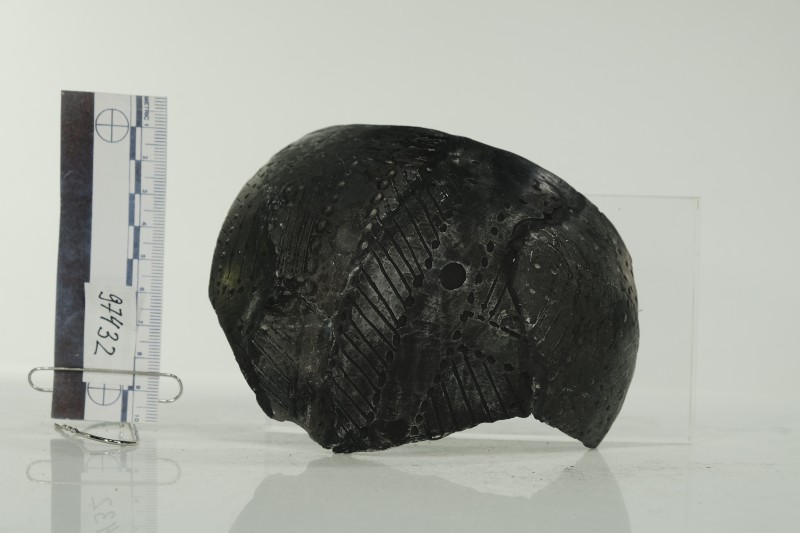 Частина ліпної орнаментованої посудини у 2 фрагментах