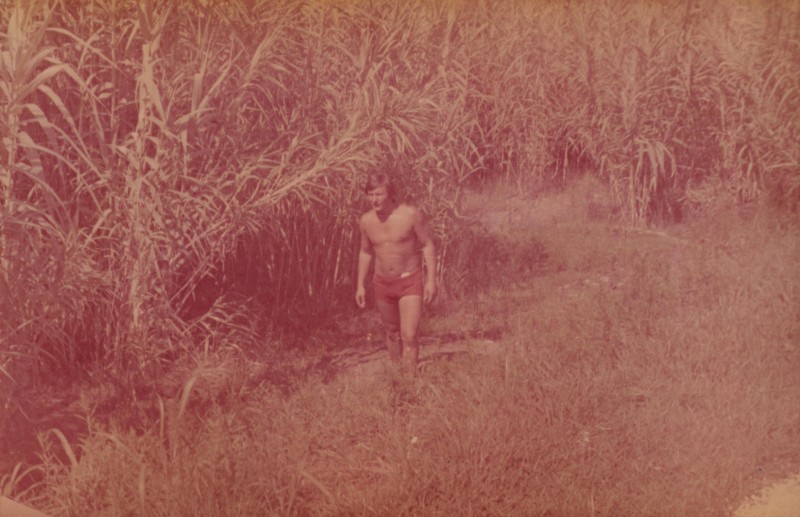 Фотографія. В. Івасюк йде стежкою. Піцунда. Серпень 1978 року.