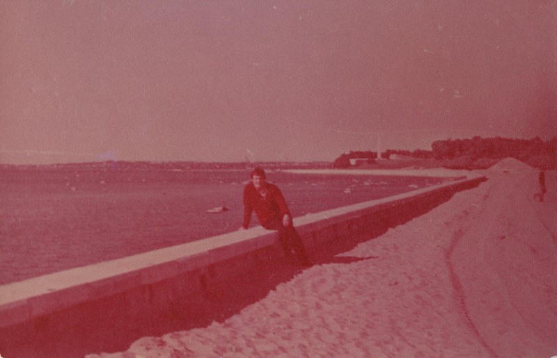 Фотографія. В. Івасюк на набережній. Таллінн. Липень 1978 року.