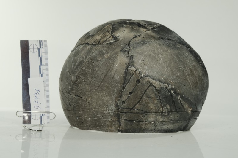 Ліпна орнаментована чаша