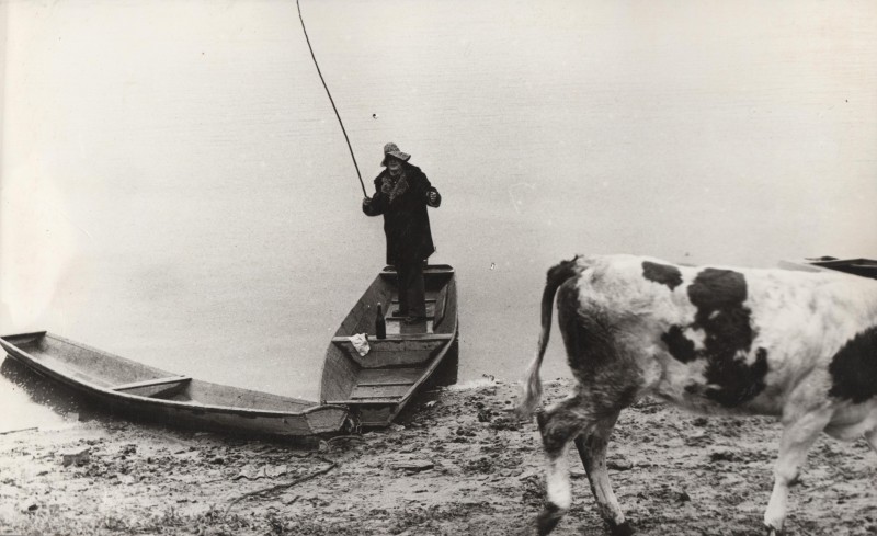 Фотографія. В. Івасюк на лодці з вудочкою в руках. 1978 рік.