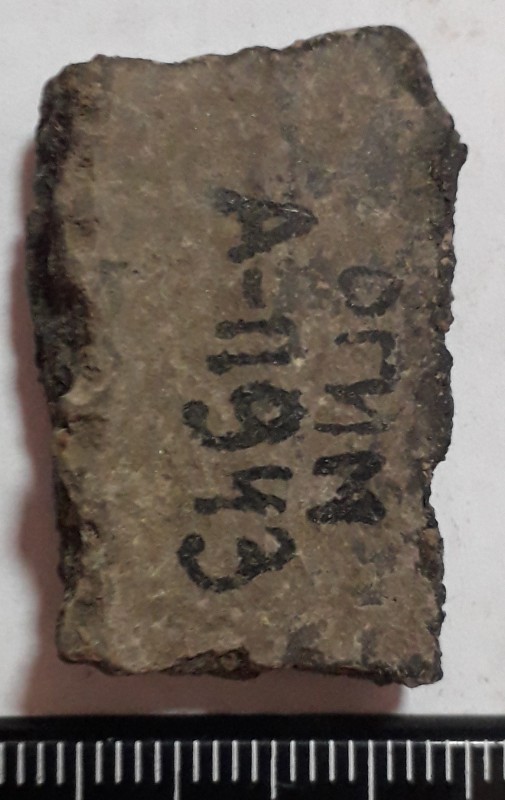 Фрагмент стінки ліпної сіроглиняної посудини.