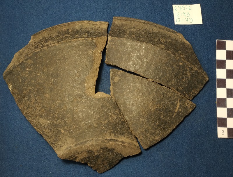 Фрагмент гончарної сіроглиняної посудини