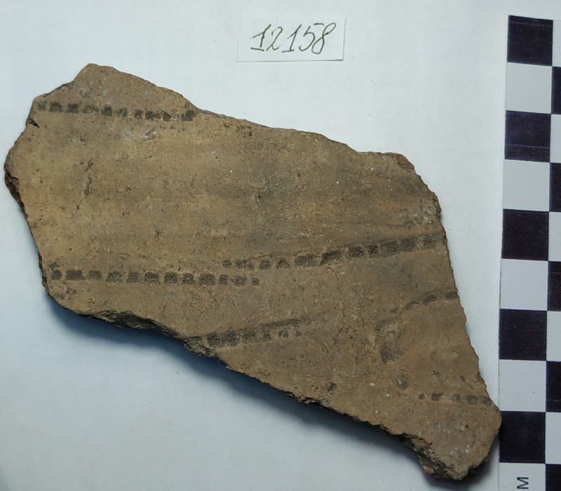 Фрагмент стінки ліпної сіроглиняної посудини