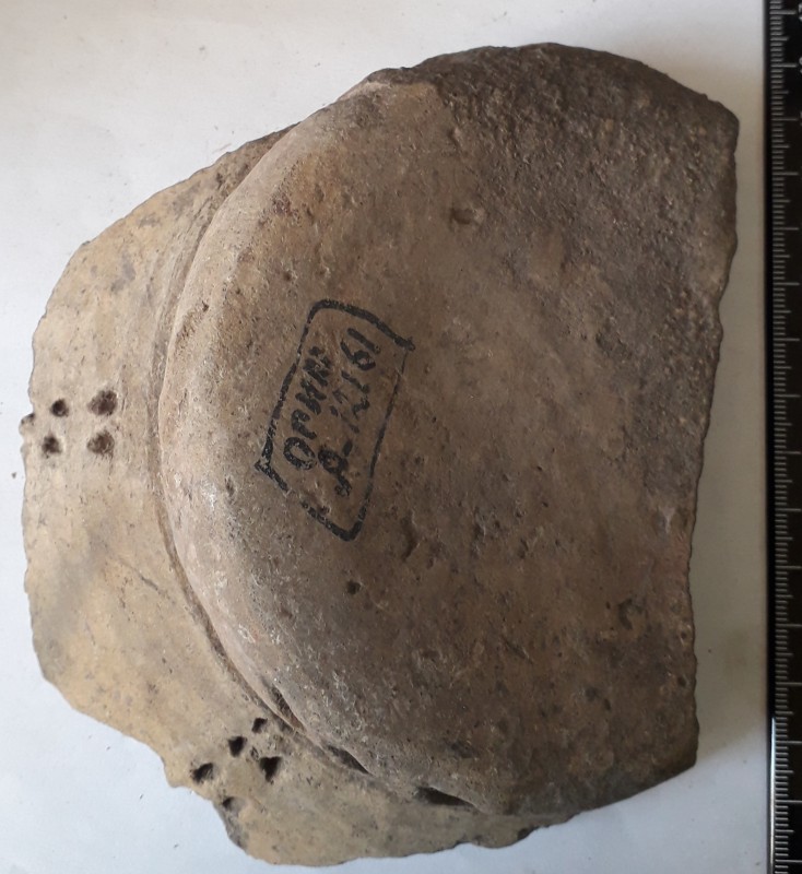 Фрагмент дна та придонної частини великої ліпної сіроглиняної посудини