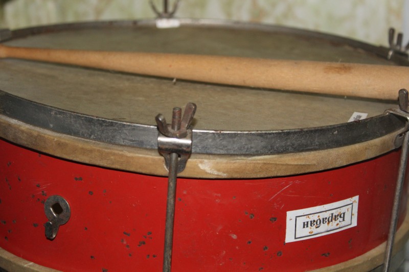 Барабан. Музичний інструмент.