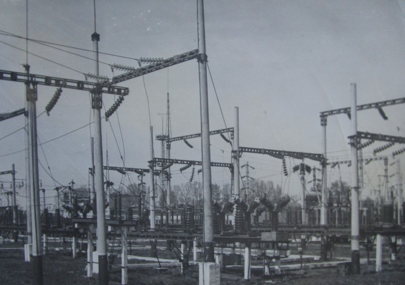 Фото. Тягова підстанція.