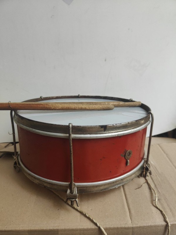 Барабан піонерський з двома паличками