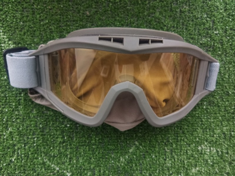 Захисні окуляри Тараса Чвартацького