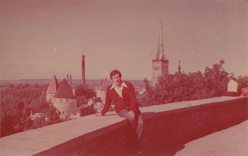 Фотографія. В. Івасюк. Позаду видно місто. Таллінн. Липень 1978 року.