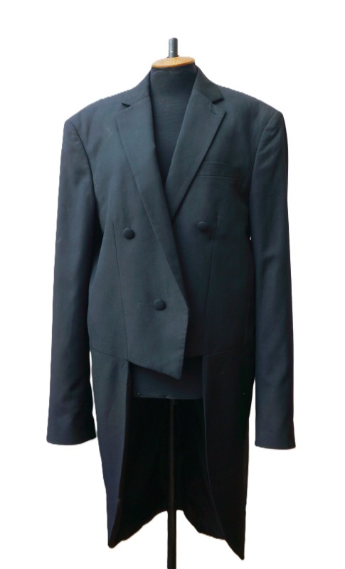 Фрак класичний