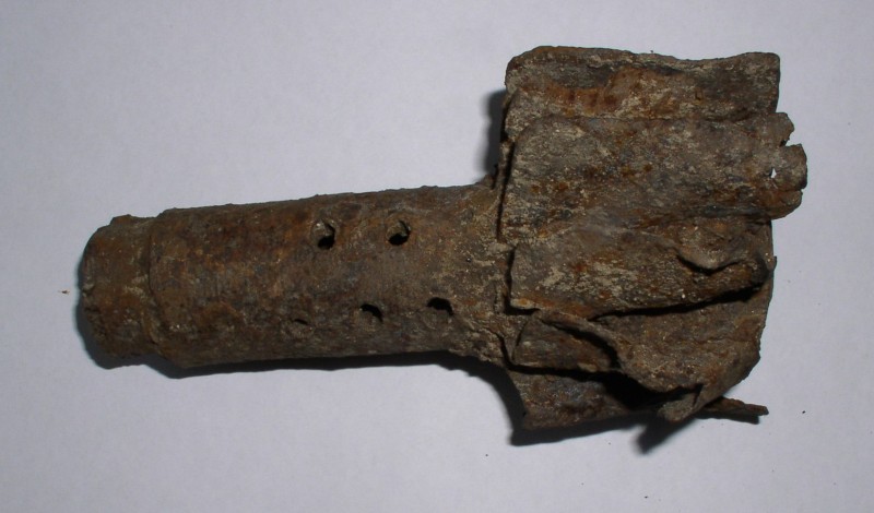 Фрагмент мінометного снаряда (хвостова частина). 1941-1944 рр. Знайдено в районі боїв біля колишнього села Ямки.