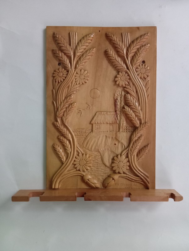 Сергеєв А.М. Кухонна різьблена дошка-підставка "Хата на березі р. Псла"