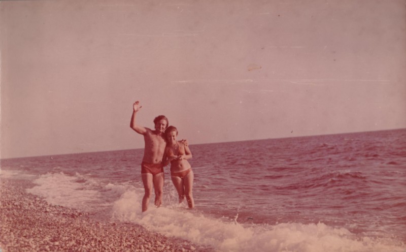 Фотографія. В. Івасюк на березі моря у воді. Піцунда. Серпень 1978 року.