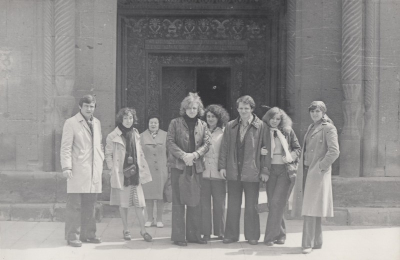 Фотографія. В. Івасюк з мамою Софією Івасюк. Єреван. Весна 1978 року.