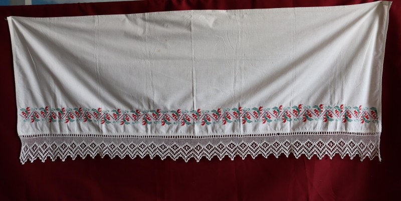 Підзорник вишитий для ліжка.