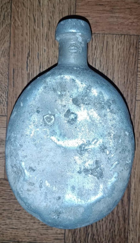 Фляга для води.