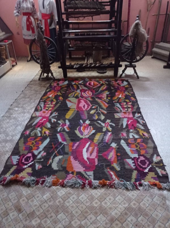 Килим - пілка для підлоги