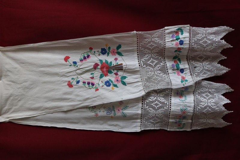 Рушник український вишитий (мак у вазі).