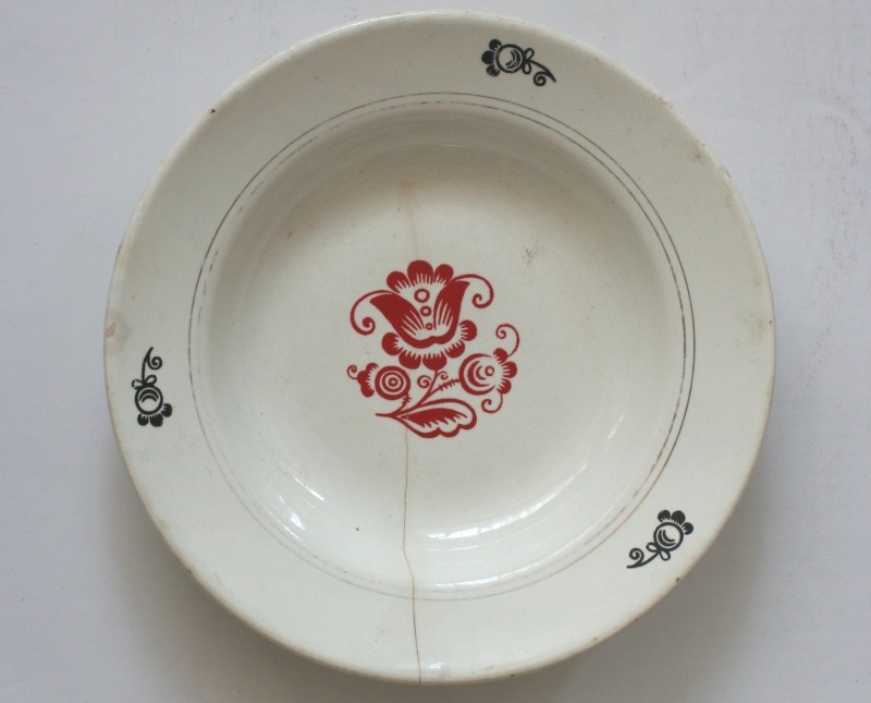 Тарілка глибока з рослинним орнаментом