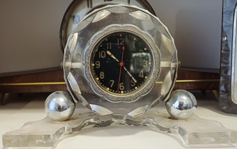 Годинник настільний прозорий