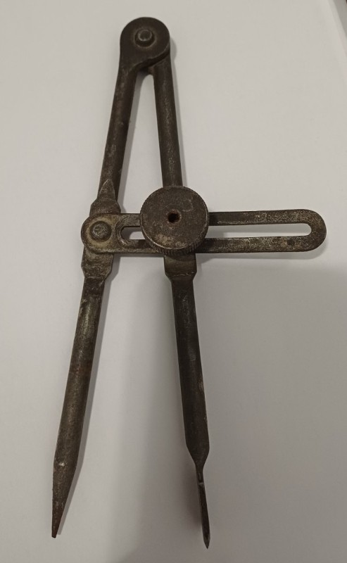 Циркуль-лекало для роботи з металом