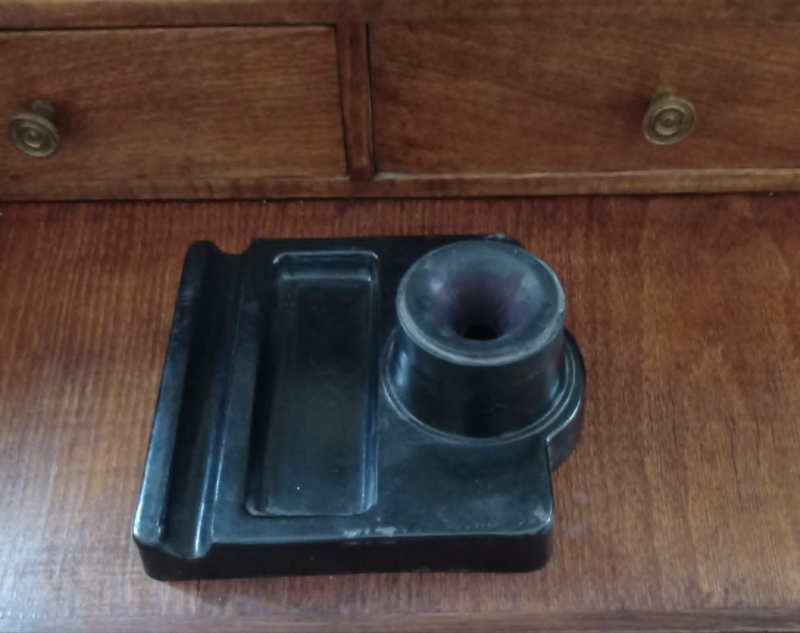 Шкільна чорнильниця