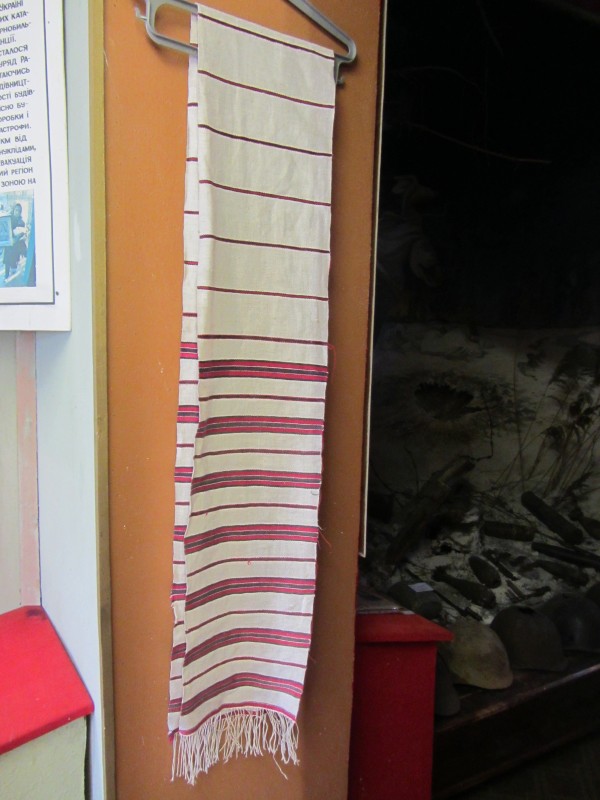 Рушник тканий в червоно-чорну смужку