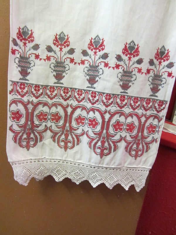 Рушник вишитий "Вазони"