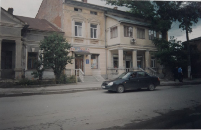 Фото. Будинок на вулиці Степана Бандери