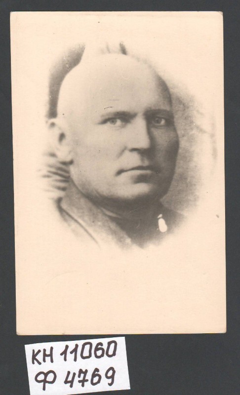 Фотокопія - зображення чорно-біле, погрудне. На фотографії зображено Заврайського Дениса Лукича 1884-1943 рр.