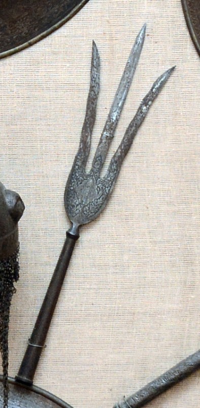 Наконечник списа з трьома лезами (тризуб)