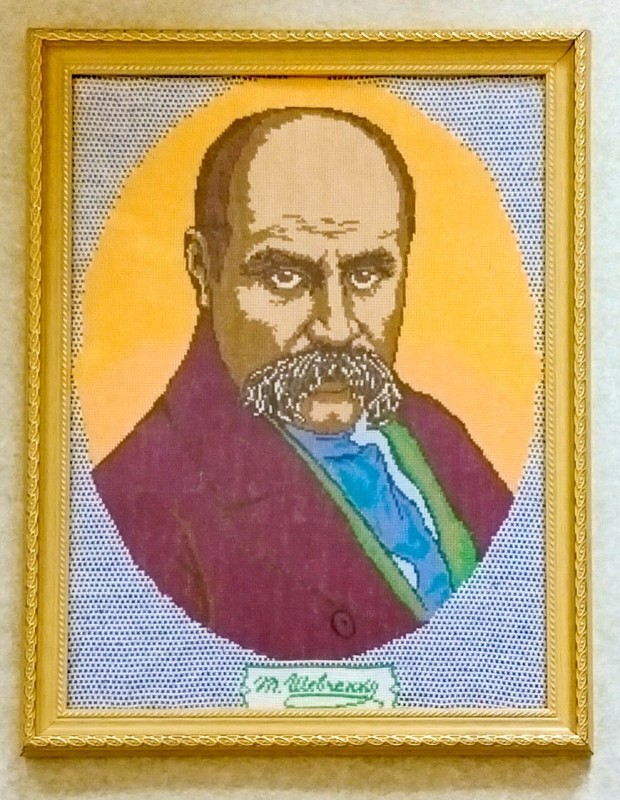 Картина вишита хрестиком «Портрет Т.Г. Шевченка» (у рамці під склом).