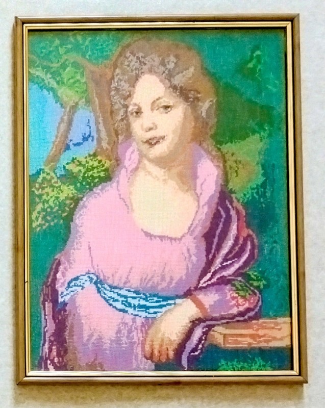 Картина вишита хрестиком «Портрет Марії Лопухіної» (у рамці під склом).
