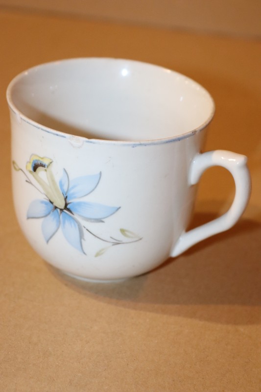 Чашка порцелянова.