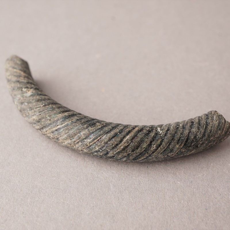 Фрагмент скляного браслета XII - перша половина XIII ст.