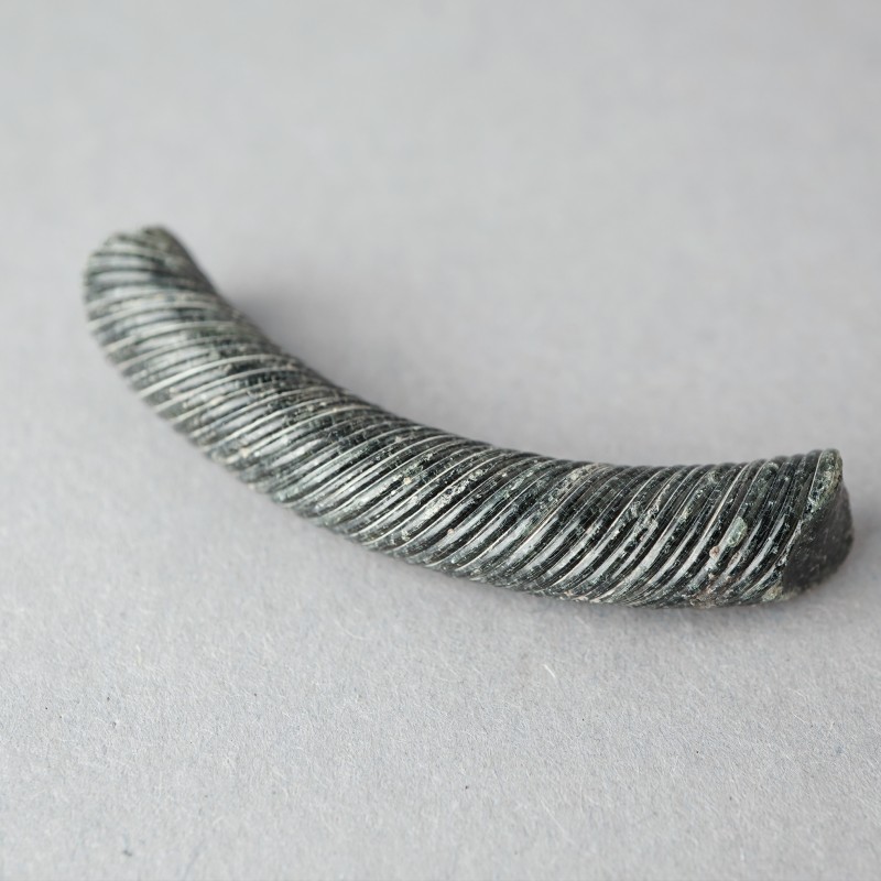 Фрагмент скляного браслета XII - перша половина XIII ст.