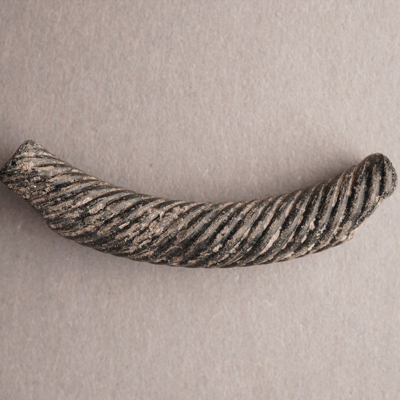 Фрагмент скляного браслета XII - перша половина XIII ст.