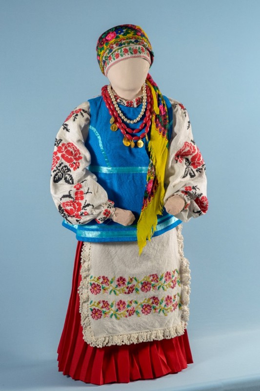 Лялька у традиційному вбранні Київщини