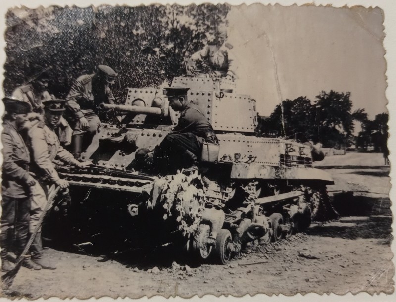 Із серії «Степ Мікі Маусів». «40М Turan, Pz. KPFW. IV. Західна Україна, 1944»