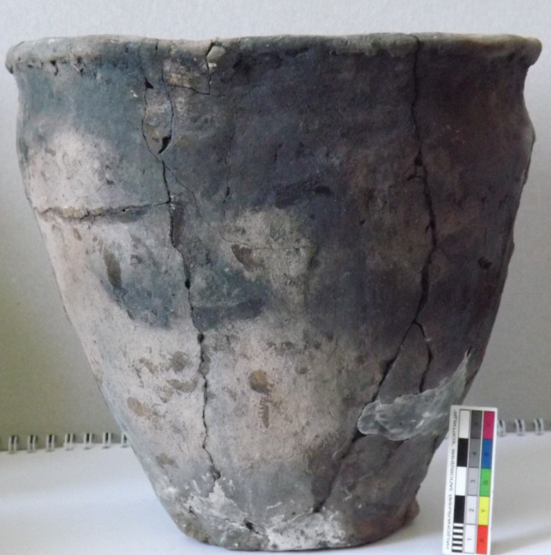 Посудина ліпна – баночної форми