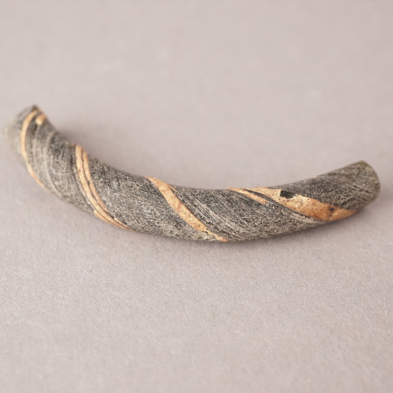 Фрагмент скляного браслета XII - перша половина XIII ст.