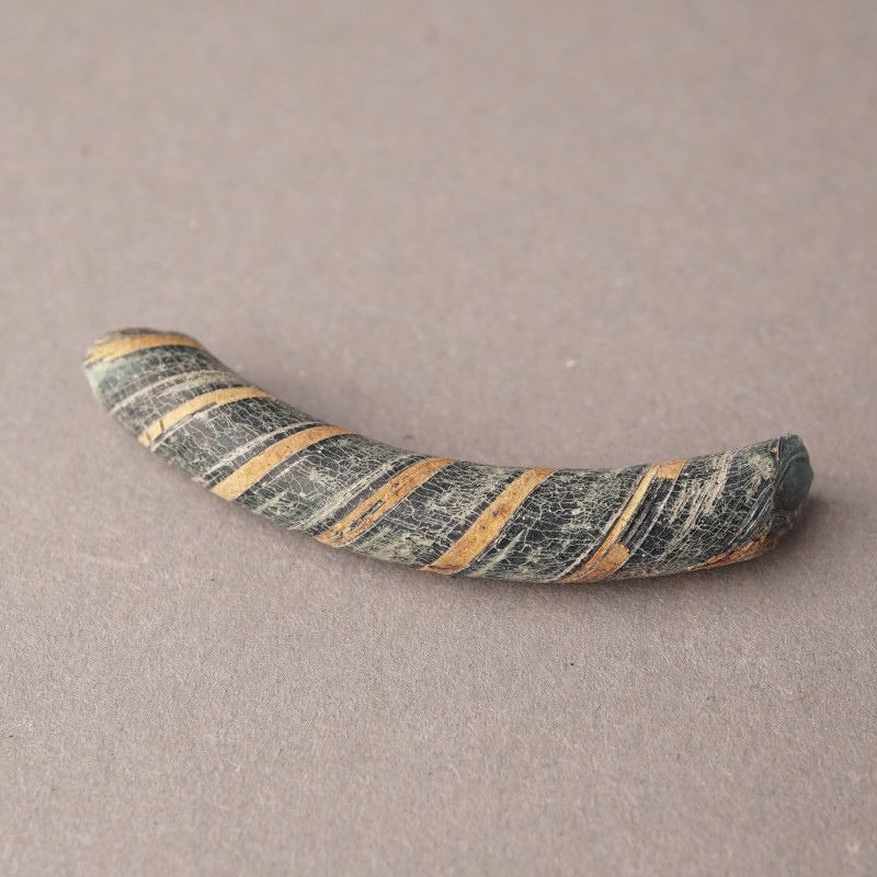 Фрагмент скляного браслета XII - перша половина XIII ст.