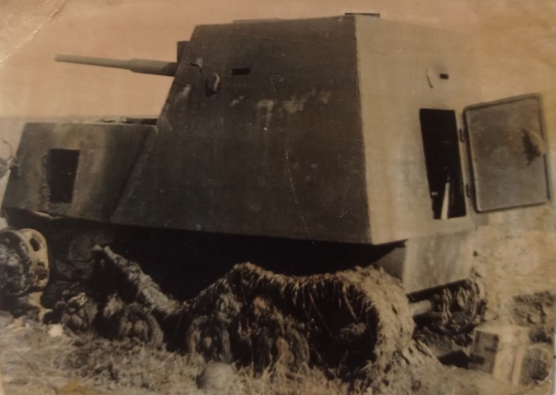 Із серії «Степ Мікі Маусів». «KnTZ – 16, MK III «Valentine», Харківська область, 1942.