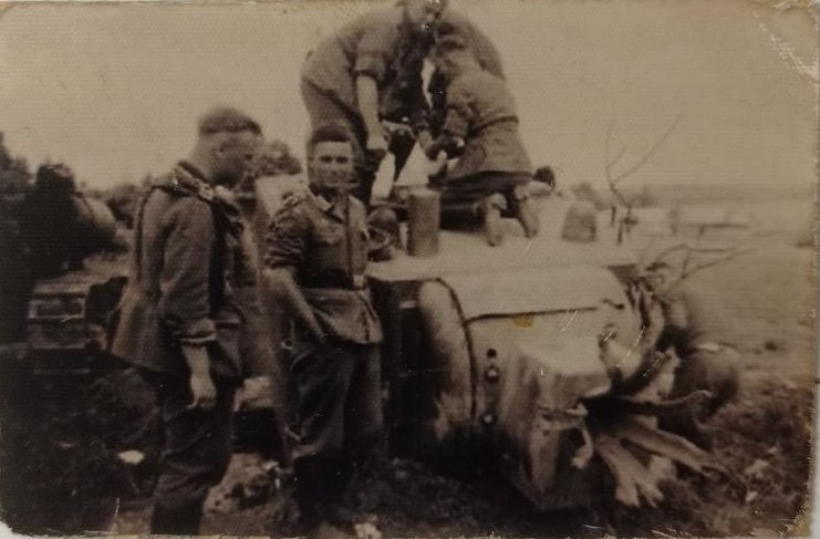 Із серії «Степ Мікі Маусів». «KV – 2, Західна Україна, 1941»